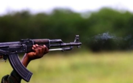 Umusore yajyanye na polisi kwerekana aho yiciye umukecuru ashatse kuzana ubwenge bwinshi birangira ahasize ubuzima