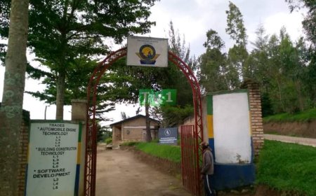 Ruhango: Abanyeshuri bose batorotse ikigo bigamo  barigendera - biravugwa ko arakagambane!