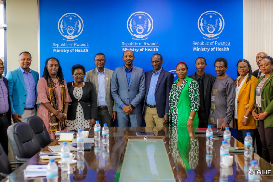 Minisante yatanze icyizere ku gukemuka kw’ibibazo byugarije abaforomo n’ababyaza