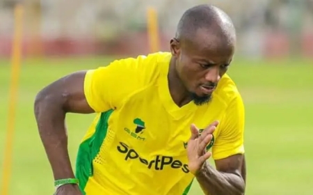 Saidi Ntibazonkiza mu muryango winjira muri APR FC