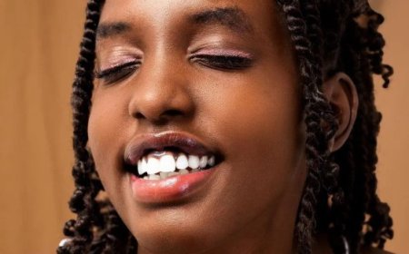 Umukobwa mwiza cyane wabyaranye n’umuhanzi Okkama yamenyekanye [AMAFOTO]