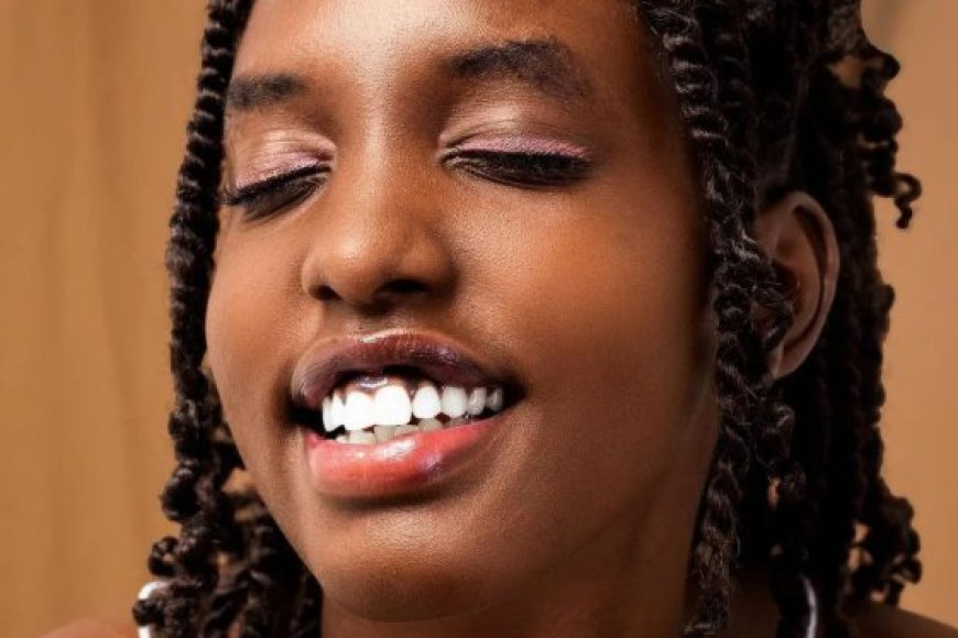 Umukobwa mwiza cyane wabyaranye n’umuhanzi Okkama yamenyekanye [AMAFOTO]