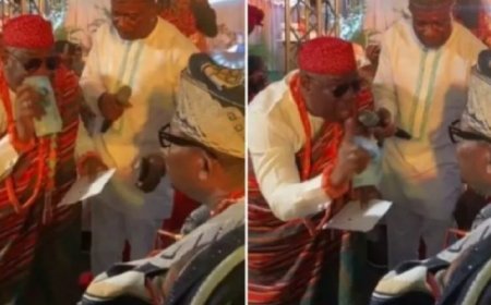 Mu bukwe hagati Umusaza yagaruye inkwano bakoye umukobwa we, maze aha gasopo umusore washatse umukobwa we.