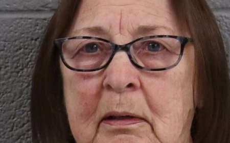 Polisi yataye muri yombi umucecuru w'imyaka 79 azira kohereza ubutumwa bw’urukozasoni