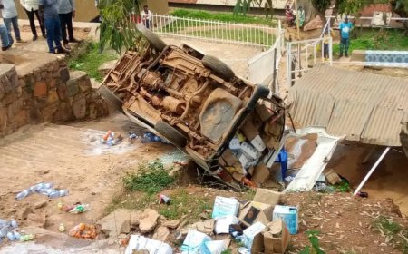 Kigali -Rwampara: Habaye impanuka iteye ubwoba cyane aho imodoka yo mu bwoko bwa bus yarenze umuhanda igwa munsi y’umugunguzi umuntu umwe ahasiga ubuzima-Amafoto