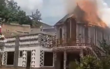 Mu kigo cy'umupfumu Rutangarwamaboko hibasiwe n'inkongi y'umuriro harashya harakongoka