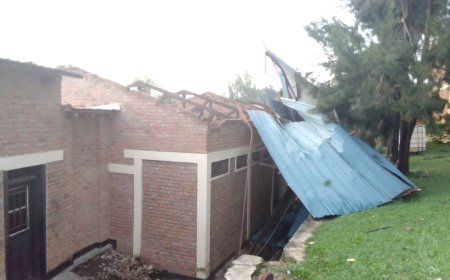 Gatsibo/Ngarama TSS: Imvura yaraye iguye nijoro yasenye inzu abakobwa bararamo n’ibyumba 2 by’amashuri.[Reba amafoto Hano]