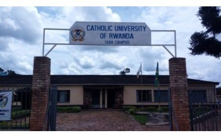 Muri Kaminuza byakomeye "Abize muri Kaminuza Gatolika y’u Rwanda bashakaga guhabwa impamyabumenyi bakuriwe inzira ku murima"