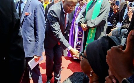 Perezida Kagame yoherereje ubutumwa bukomeza umuryango wa Nyakwigendera Dr. Geingob