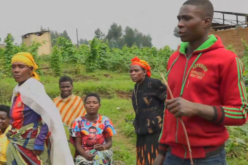 Iki nikibazo gikomeye cyane! Bari kurira ayo kwarika aho Bagorwa nibintu  byinshi harimo no gutera akabariro, nyuma yuko bacumbikiwe mu nzu imwe  ari imiryango 10-[Reba amashusho hano]