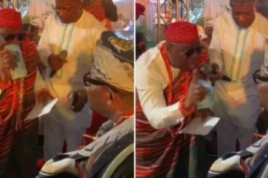 Mu bukwe hagati Umusaza yagaruye inkwano bakoye umukobwa we, maze aha gasopo umusore washatse umukobwa we.