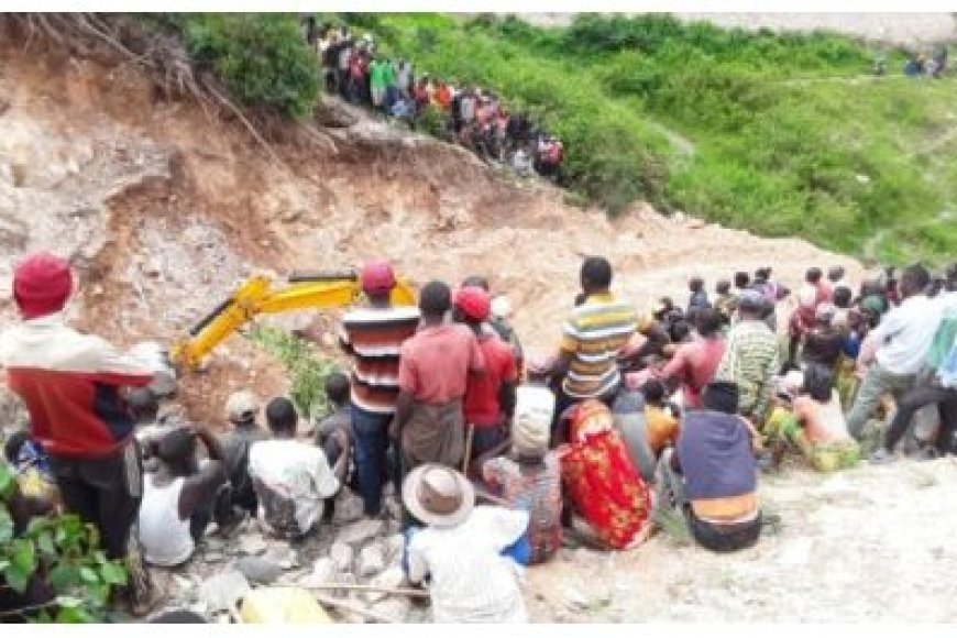 Kamonyi: Umwe muri babiri bari bagwiriwe n’ikirombe yakuwemo ari muzima