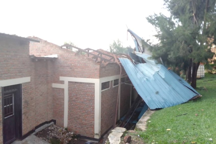 Gatsibo/Ngarama TSS: Imvura yaraye iguye nijoro yasenye inzu abakobwa bararamo n’ibyumba 2 by’amashuri.[Reba amafoto Hano]