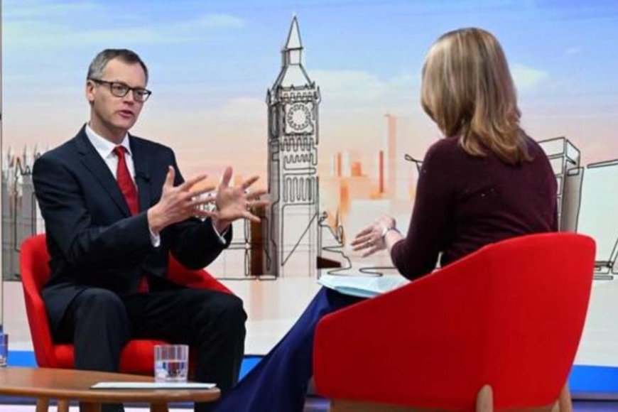 Indege zitwaye abasaba ubuhungiro zigomba kujya mu Rwanda mbere y’amatora - Min. Tomlinson