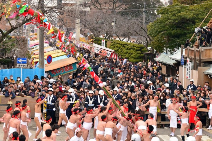 Kera kabaye abagore e  bemerewe kwitabira iserukiramuco ry’abambaye ubusa.