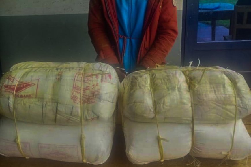 Burera: Umugabo yafashwe atwaye amasashe arenga ibihumbi 80 kuri moto