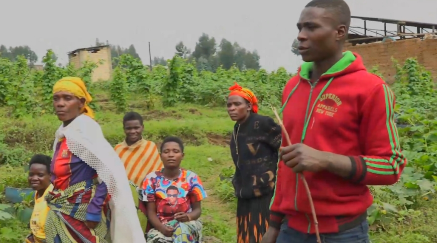 Iki nikibazo gikomeye cyane! Bari kurira ayo kwarika aho Bagorwa nibintu  byinshi harimo no gutera akabariro, nyuma yuko bacumbikiwe mu nzu imwe  ari imiryango 10-[Reba amashusho hano]