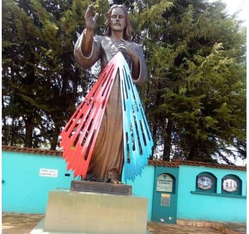 Abantu bakunze kuhita kwa Yezu Nyirimpuhwe! Byinshi wamenya ku amateka y’Ishusho ya Yezu Nyirimpuhwe iri i Nyarushishi muri Kibeho