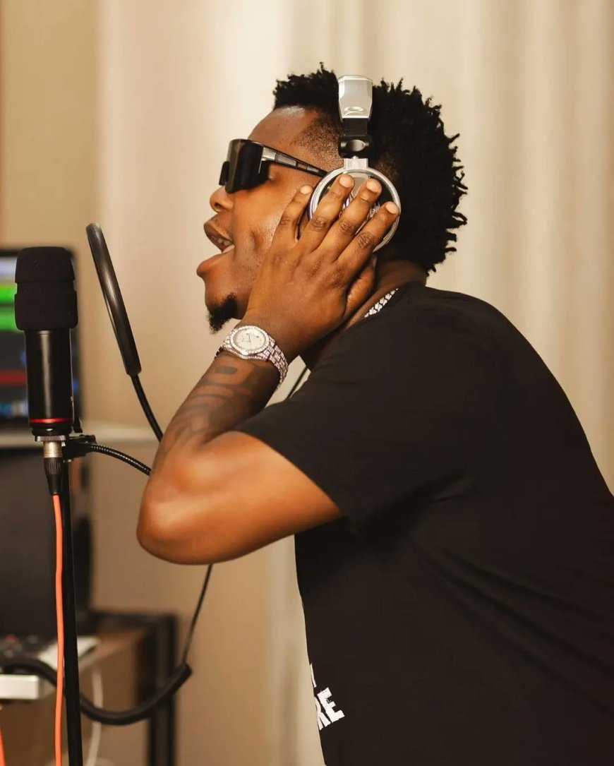 Bruce Melodie yumvikanye asaba imbabazi The Ben nyuma yo kumwishongoraho