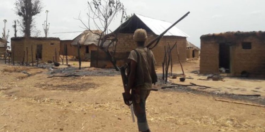 Biteye ubwoba , itsinda ry’abagabo bitwaje intwaro ryagabye igitero ku kigo cya polisi cyahitanye benshi