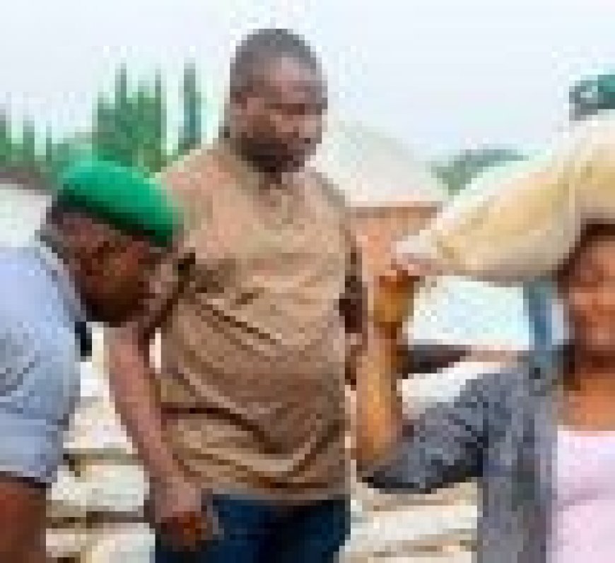 Abaturage  bapfiriye mu mubyigano wo kugura umuceri uhendutse, mu gihe abandi bahakomerekeye.