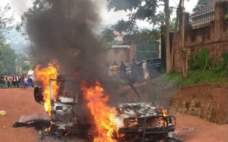 Nyamirambo: Imodoka yafashwe n'inkongi irashya irakongoka