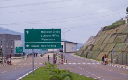 Abapolisi babiri ba Uganda bafunzwe bazira kwiba Umunyarwanda, bakoresheje uburiganya bukomeye