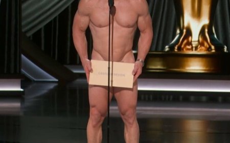 Icyamamare John Cena  cyaje gufata ibihembo bitangwa na Oscar cyambaye ubusa buri buri[AMAFOTO]