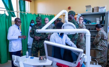 U Rwanda: Abasirikare b’u Rwanda n’aba Amerika batangiye kuvura abaturage b’i Rwamagana n’i Kayonza