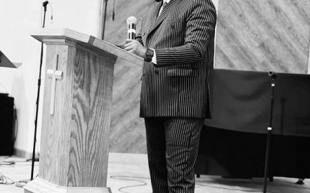 Dore igitabo cya Ndahunga kigaragaza uko benshi babuze amahitamo yo kunyurwa n’iby’Isi ’The Satisfier’