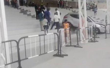 Rwanda-Kigali: Imodoka yakoze impanuka yinjira muri Kigali Pelé Stadium