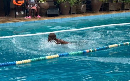 Imyidagaduro: Hakuzimana yahize abakuze mu irushanwa ryo koga mu barengeje imyaka 55