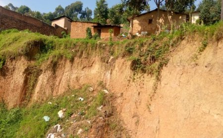 Abaturage bo mu karere ka Gicumbi bafite impungenge kuri ruhurura yatangiye kototera inzu zabo