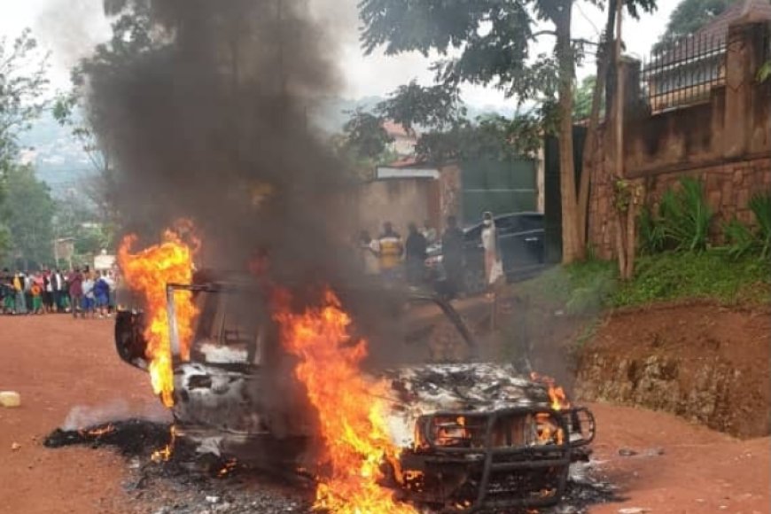 Nyamirambo: Imodoka yafashwe n'inkongi irashya irakongoka