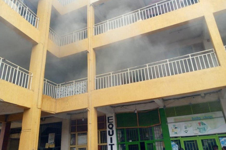 Iduka ry’imyenda riherereye mu igorofa y’Inkundamahoro ryibasiwe n’inkongi y’umuriro