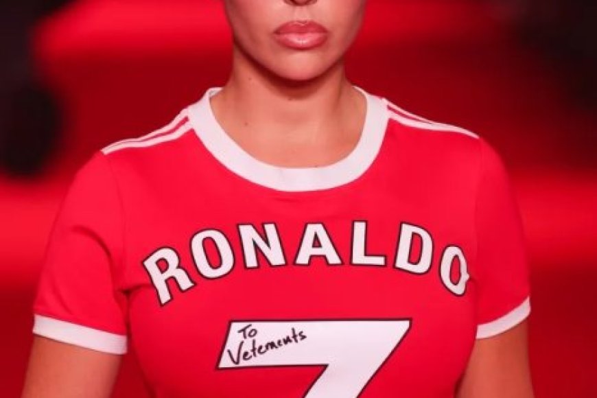 Umukunzi wa Cristiano Ronaldo Georgina Rodriguez yaciye ibintu kubera imyambarire yagaragaje mu birori bya Paris Fashion Week[AMAFOTO]