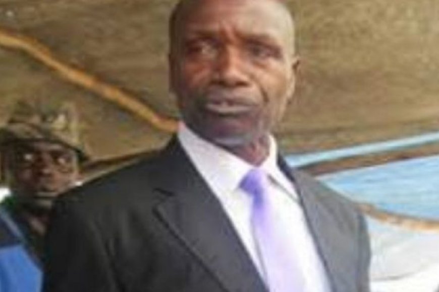 Mu gihe imirwano iri gusatira ahari ibirindiro bye, Gen. Byiringiro Victor wa FDLR yahungiye Ikobo ahetswe mu ngobyi .