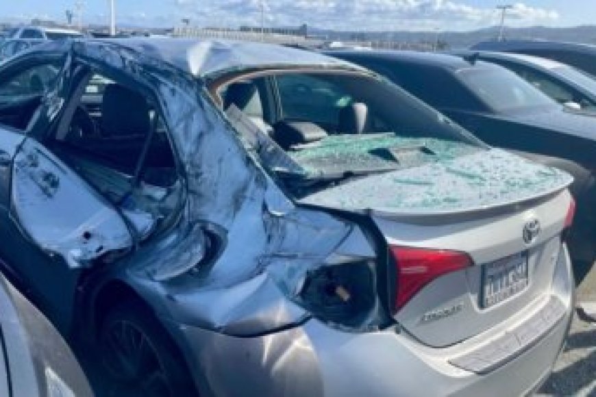 Indege yataye ipine ryayo yangiza imodoka nyinshi muri parikingi