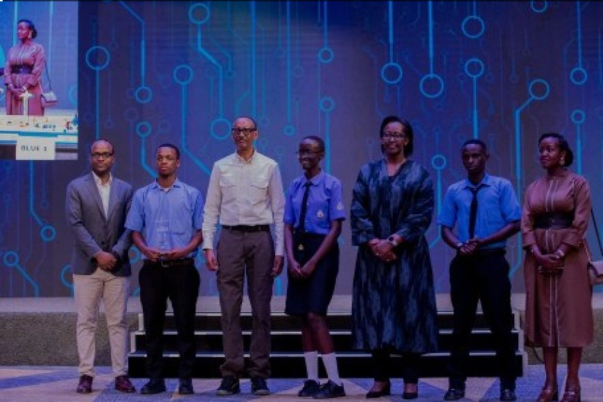 Abanyeshuri bakoze Robot banyuze Perezida Kagame abagenera impano
