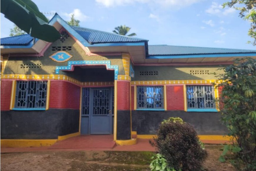 Rusizi: Amaze imyaka itanu atotezwa n’abasiga inzu ye amazirantoki, ni amayobera