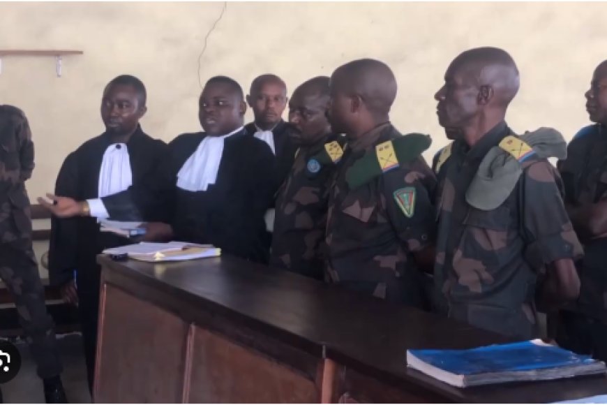 Abasirikare ba FARDC bahunze igitero cya M23 cyabereye i Rwindi bari mu mazi abira