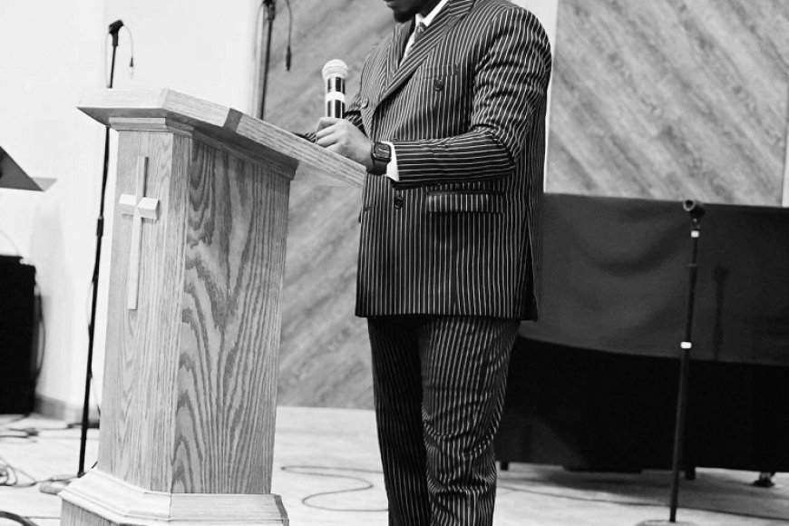 Dore igitabo cya Ndahunga kigaragaza uko benshi babuze amahitamo yo kunyurwa n’iby’Isi ’The Satisfier’