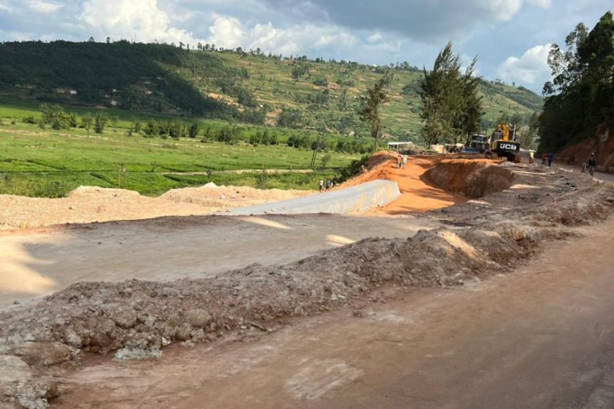 Imirimo yo gusana umuhanda Kigali-Gatuna mu karere ka Gicumbi wangijwe n’ibiza irarimbanyije