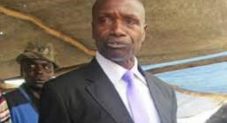 Mu gihe imirwano iri gusatira ahari ibirindiro bye, Gen. Byiringiro Victor wa FDLR yahungiye Ikobo ahetswe mu ngobyi .