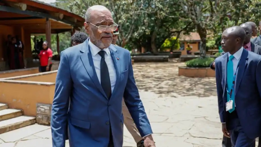 Nguwo umupango wose wuko byagenze ngo uwari uyoboye Igihugu kirimo umwiryane yegure ari imahanga