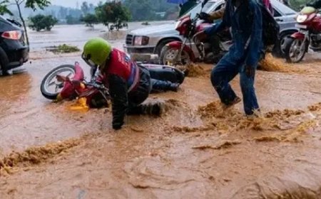 Abanyarwanda bategujwe imvura idasanzwe mu ntangiriro za Mata mu bice bitandukanye