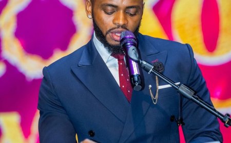 Diamond Platnumz yitabiriye ibirori ahabwa umwanya yigisha akoresheje Bibiliya atitaye ko idini asengeramo rya Islam riri mu gisibo[AMAFOTO]