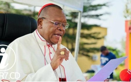 Umuvugizi wa Guverinoma ya Repubulika Iharanira Demokarasi ya Congo, Patrick Muyaya, yibasiye Arikiyepisikopi wa Kinshasa, intambara yageze mubihaye imana