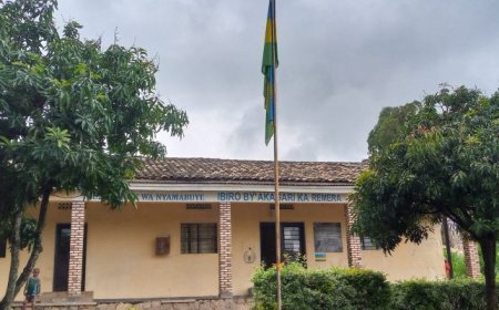 Muhanga/Remera: Baratabariza Gitifu unyagirirwa mu Kagari akajya kugama imvura mu baturage baturanye n’ibiro bye iyo imvura iguye