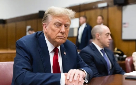 USA: Uwahoze ayoboye America wita kuwo bahanganye ‘Umunyabitotsi’ yagaragaye mu rukiko agatotsi kamwibye